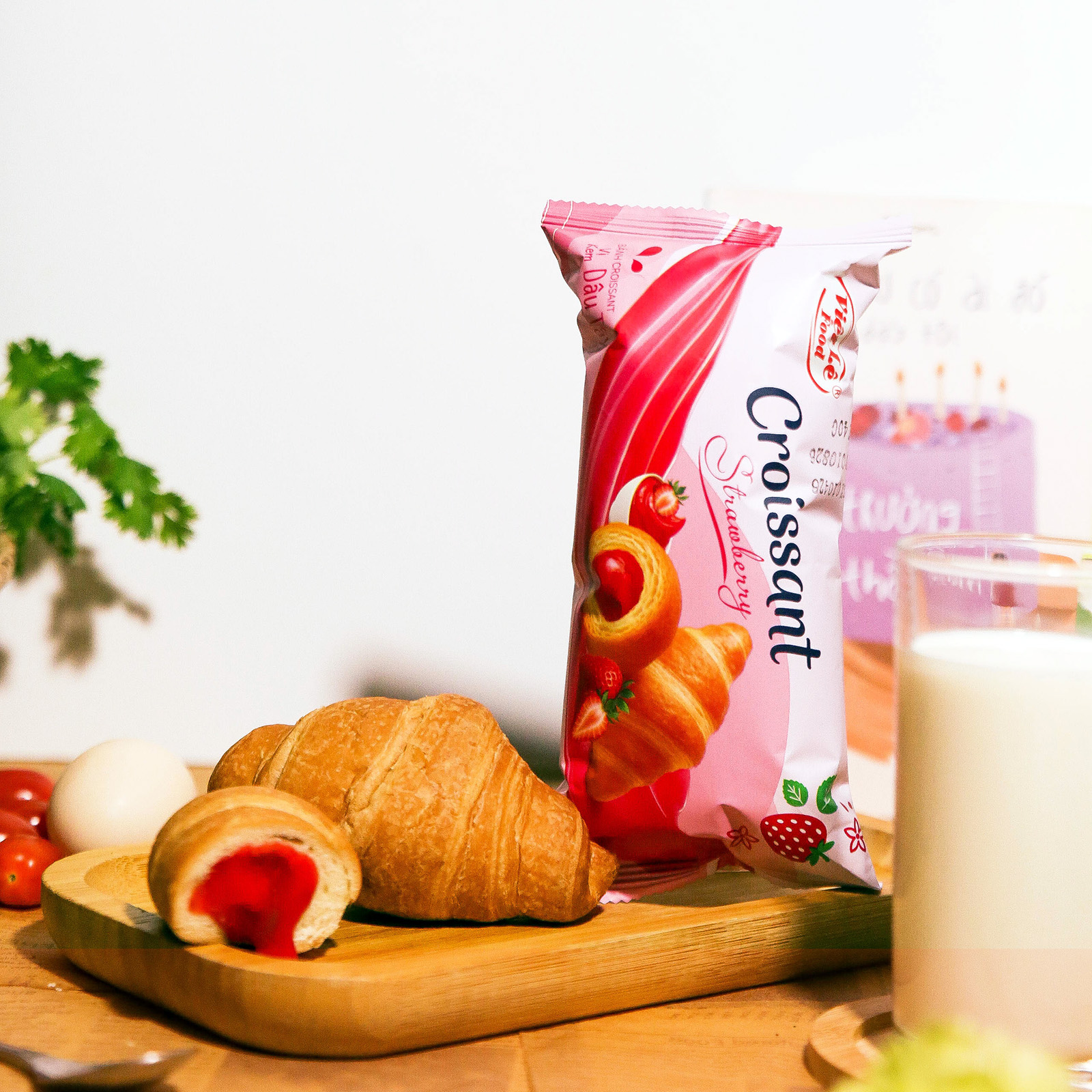 Bánh Croissant vị kem dâu tây 40 gr