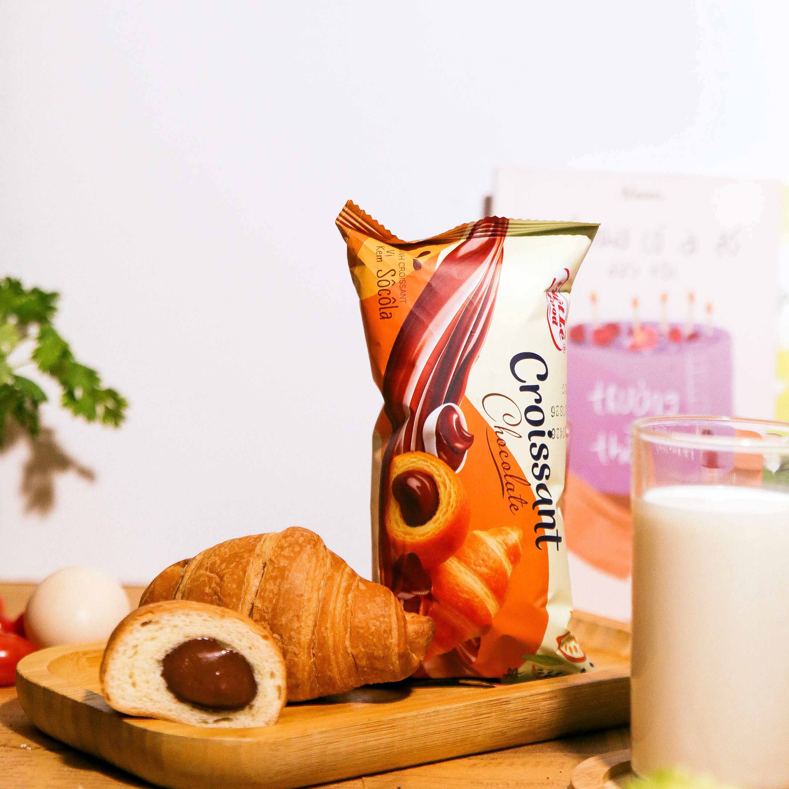 Bánh Croissant vị kem sô cô la 40 gr - Ảnh 3